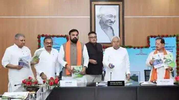 बिहार में ग्रामीण पथों के निर्माण से गांवों और शहरों की दूरी कम हो रही है : नीतीश कुमार